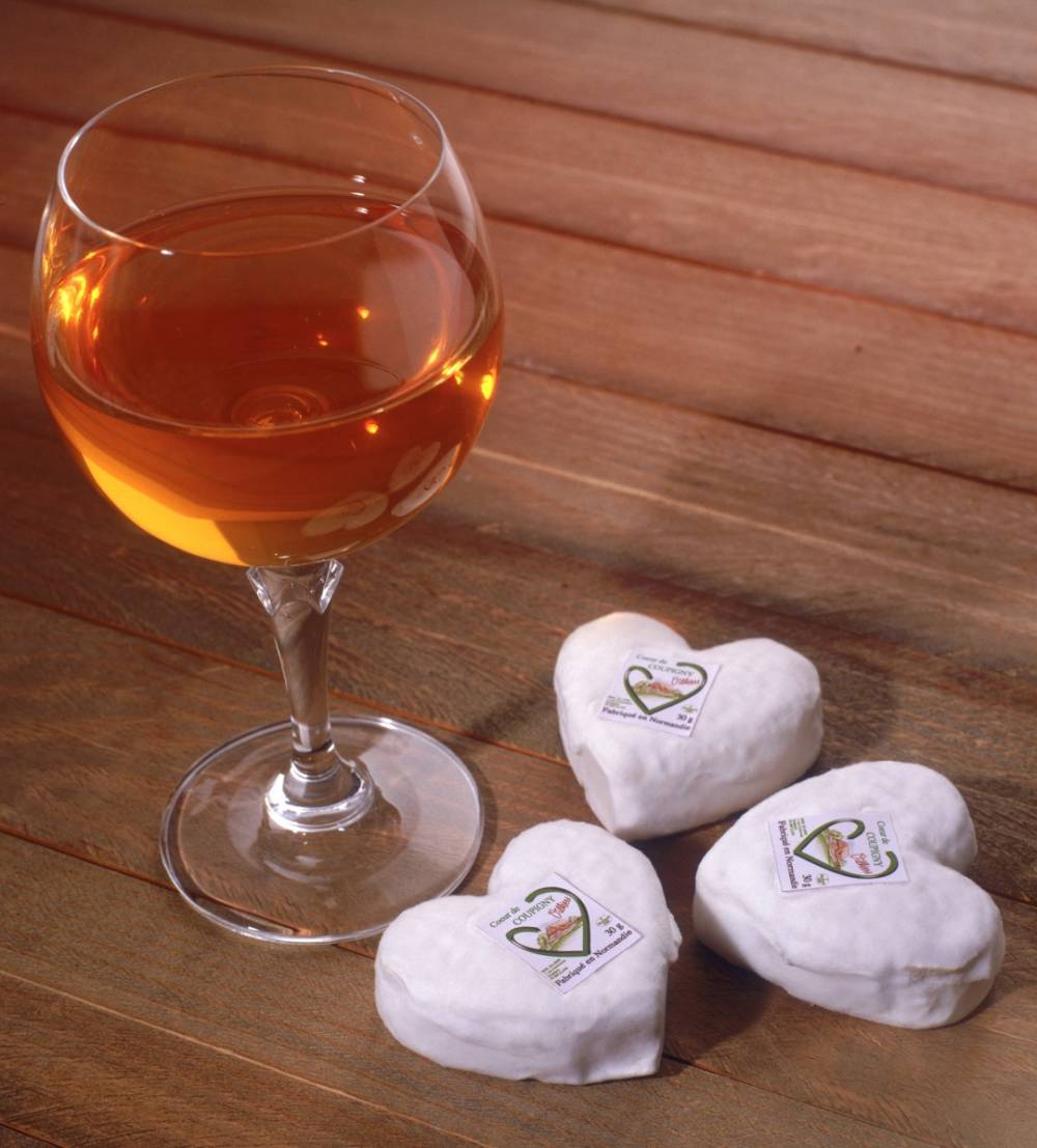 coeur de coupigny et verre de rosé